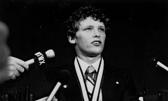 Terry Fox Among Notable Canadians on Shortlist for New $5 Bill