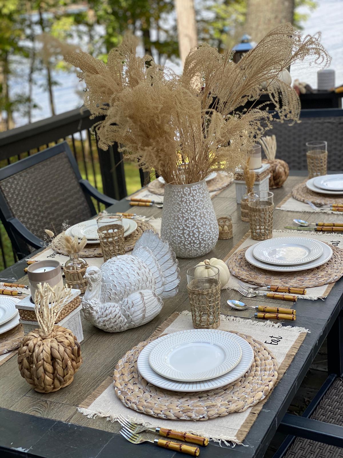 Neutral colors and earthy textures contribute to this natural, simple table decor. (Courtesy of Yelena Oleynik)