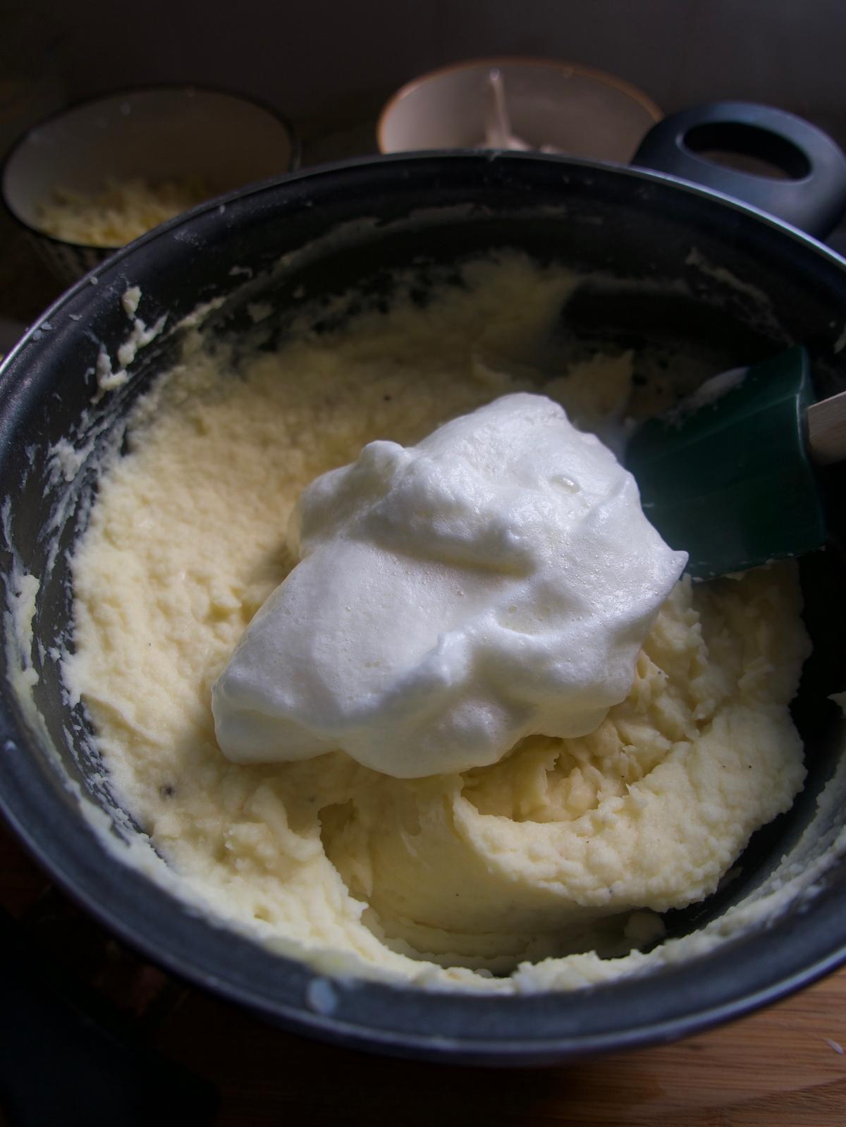 Fold the whipped egg whites into the potatoes. (Victoria de la Maza)