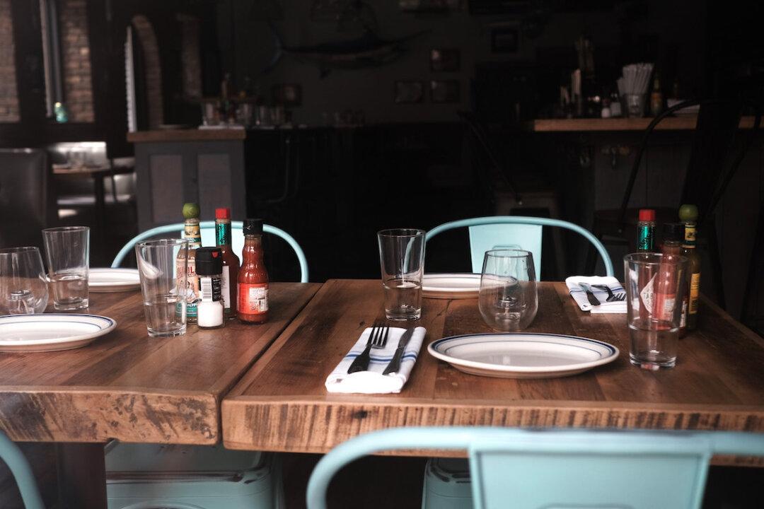 New York Bars, Restaurants, Gyms to Close at 10pm Starting Friday Amid COVID-19 Concerns