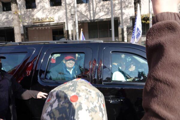 The president’s motorcade drove by the supporters who joined the "Stop the Steal" rally in Washington on Nov. 14, 2020. (Jenny Jin/The Epoch Times)