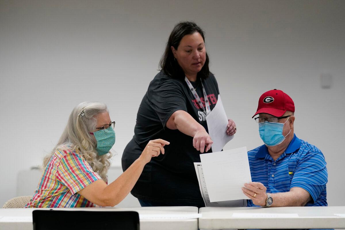 Morgan County election officials sort ballots during an audit in Madison, Ga., on Nov. 13, 2020. (John Bazemore/AP Photo)