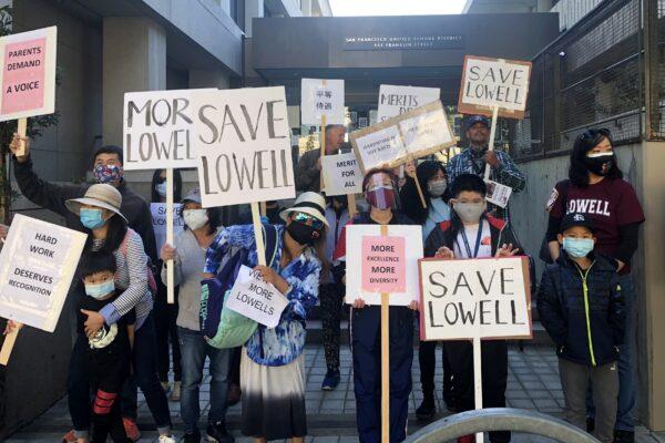 Protesters gather in front of the San Francisco Unified School District headquarters to protest a recent change in the admissions policy from a merit-based system to a lottery-based system, on Oct. 30, 2020. (Courtesy of Bei Wen Xiang)