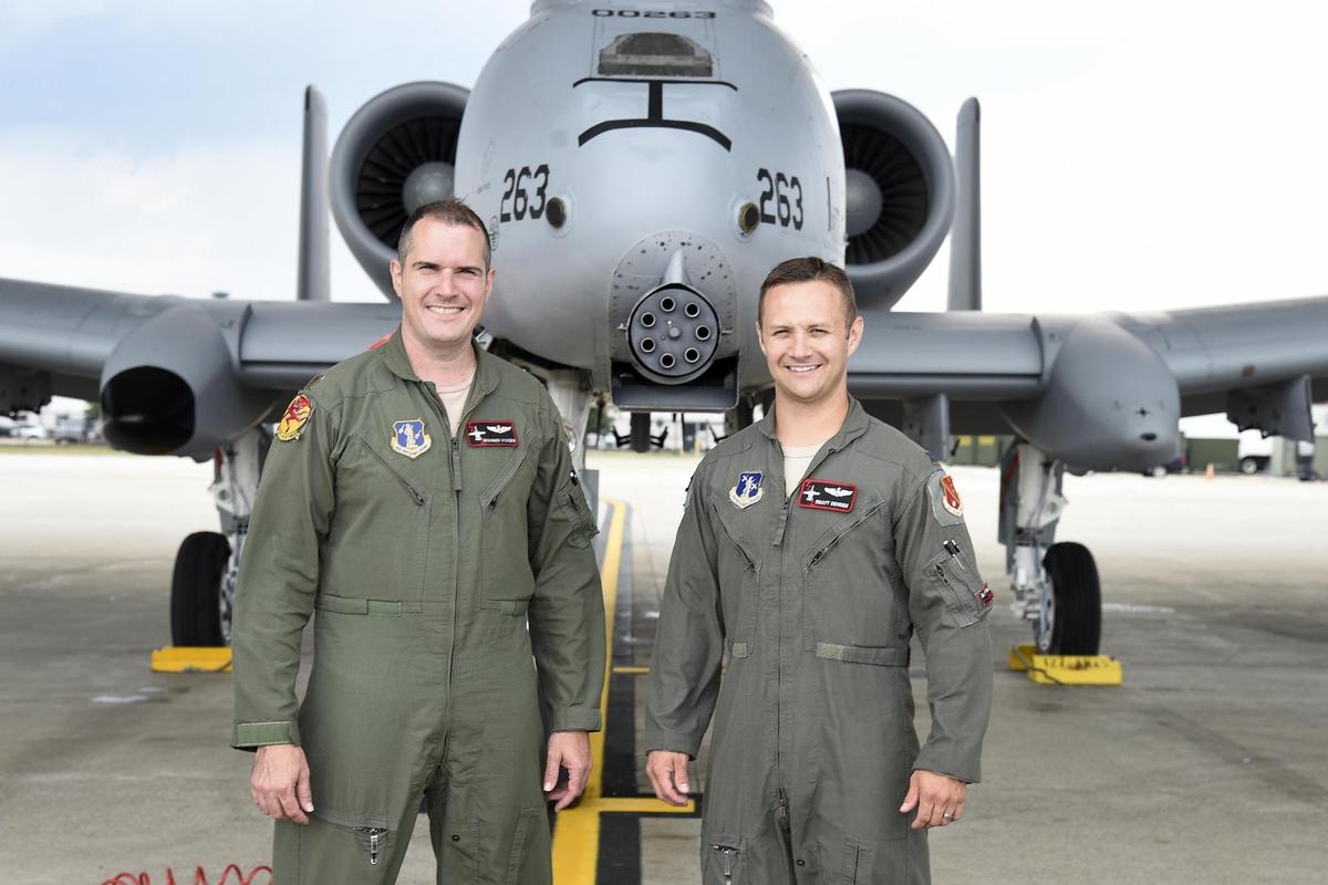 Maj. Shannon Vickers (L) with then-Capt.Brett DeVries, both A-10 Thunderbolt II pilots of the 107th Fighter Squadron. (<a href="https://www.dvidshub.net/image/4066267/no-second-guesses-selfridge-pilots-share-story-emergency-landing">Terry Atwell</a>/127th Wing Public Affairs)