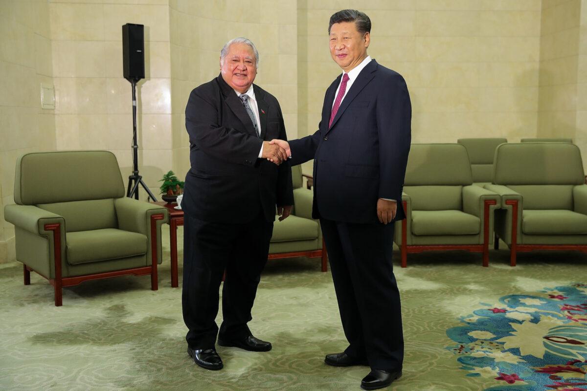 Samoa Prime Minister Tuilaepa Lupesoliai Sailele Malielegaoi shakes hands with Chinese leader Xi Jinping at the Great Hall of the People in Beijing on Sept. 18, 2018. (Lintao Zhang/Pool/Getty Images)