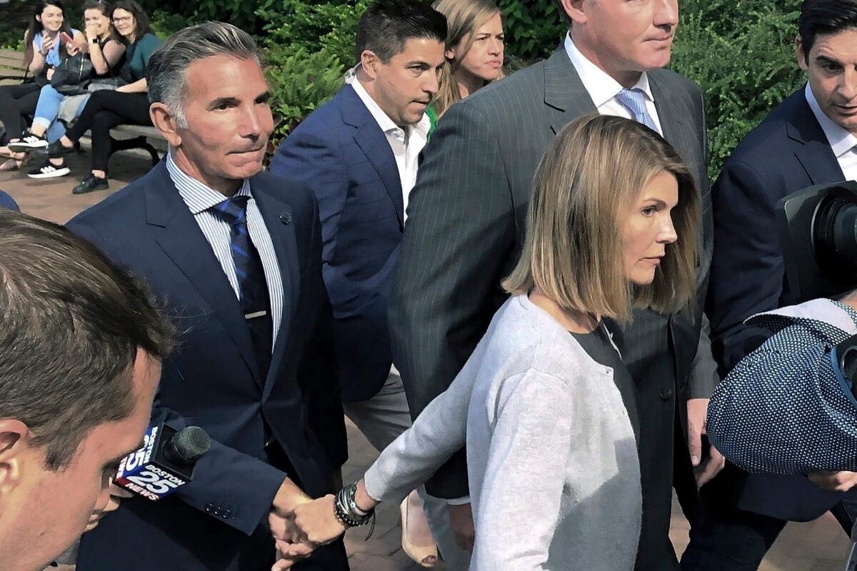 Lori Loughlin departs federal court with her husband, Mossimo Giannulli (L) after a hearing in a nationwide college admissions bribery scandal in Boston, Mass., on Aug. 27, 2019. (Philip Marcelo/AP Photo File)