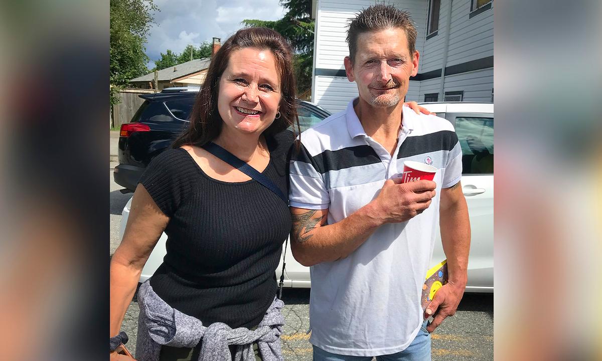 Homeless Man Living in Shed Behind Church Reunites With Sister After 22 Years of Separation