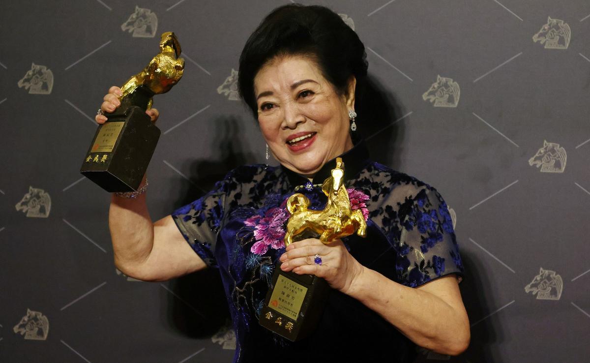 Romantic Comedy, Veteran Actress Win Big at Chinese-Language ‘Oscars’