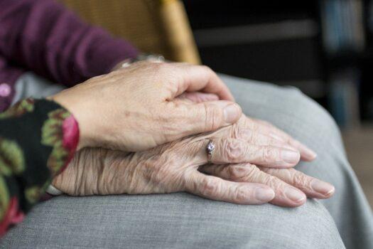 Elderly person's hands. (Sabine van Erp/Pixabay)