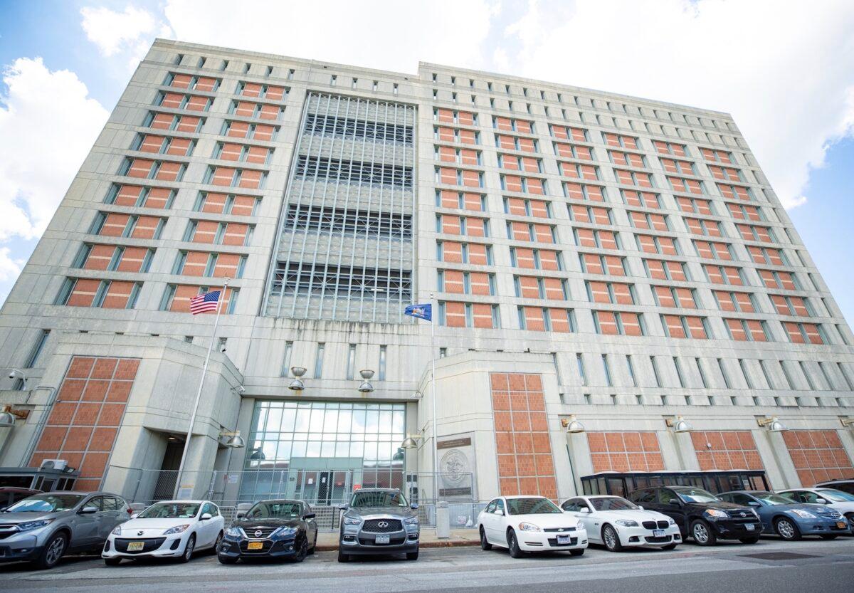 An exterior view of the Metropolitan Detention Center in New York City on July 14, 2020. (Arturo Holmes/Getty Images)