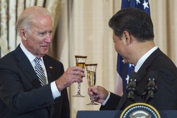 U.S. Vice President Joe Biden and Chinese leader Xi Jinping toast during a State Luncheon for China at the Department of State in Washington, DC on Sept. 25, 2015. (PAUL J. RICHARDS/AFP via Getty Images)