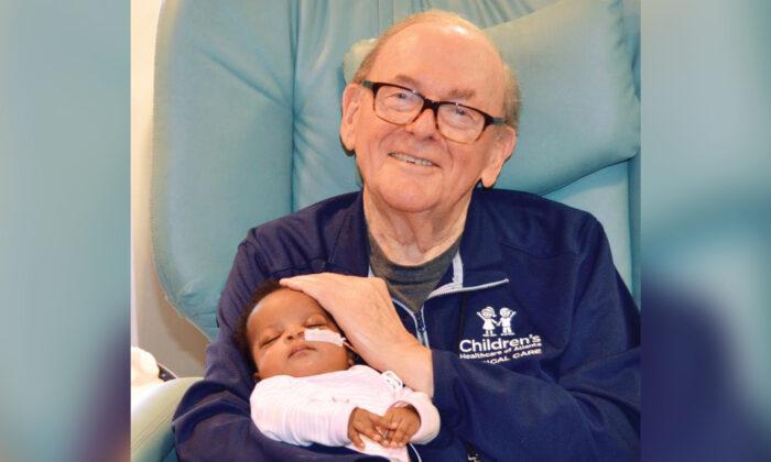 ‘ICU Grandpa’ Who Spent 14 Years Comforting Premature, Sick Infants Dies of Cancer