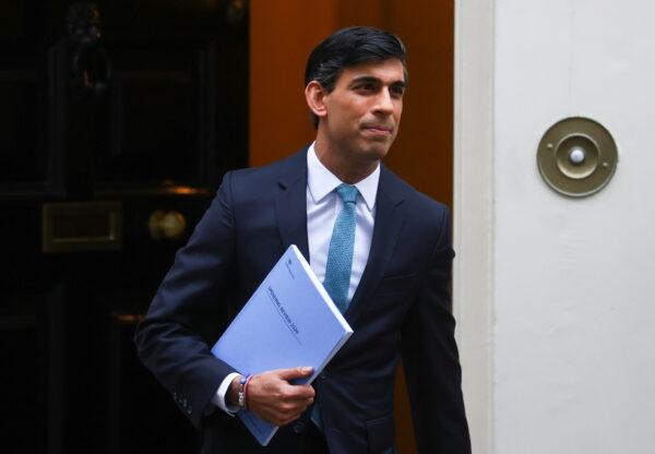 Britain's Chancellor of the Exchequer Rishi Sunak leaves Downing Street in London on Nov. 25, 2020. (Simon Dawson/Reuters)