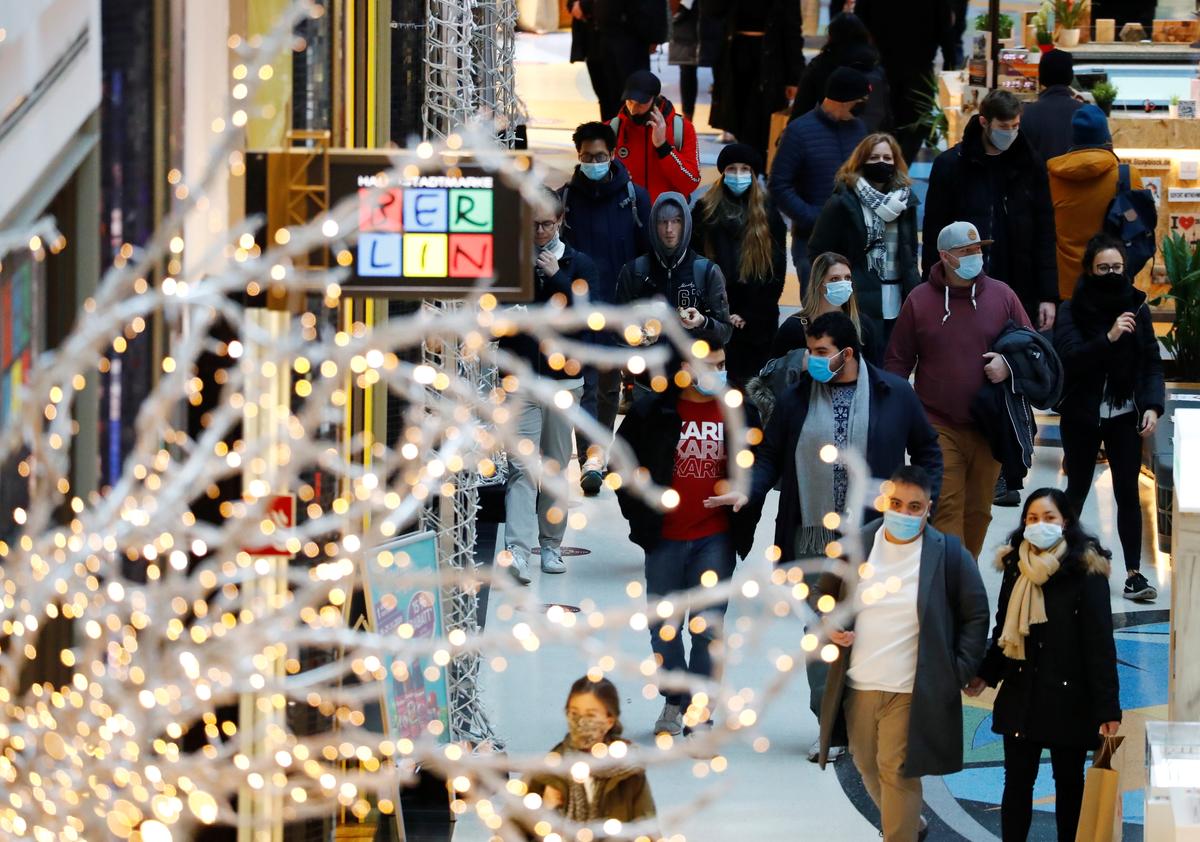 Christmas Shoppers Urged By Authorities to Stay Covid-Safe