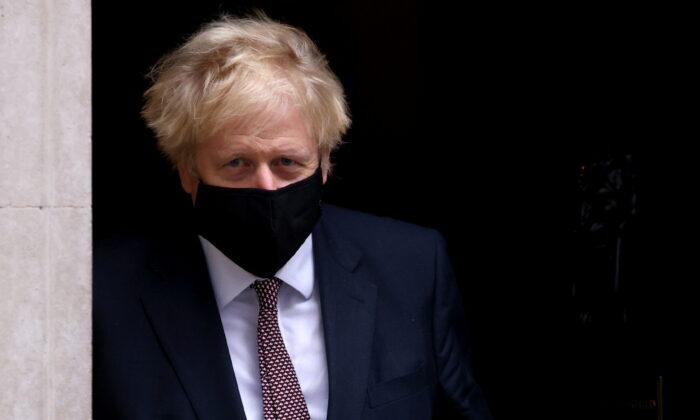 Boris Johnson Calls for ‘Extreme Caution’ at Christmas Gatherings