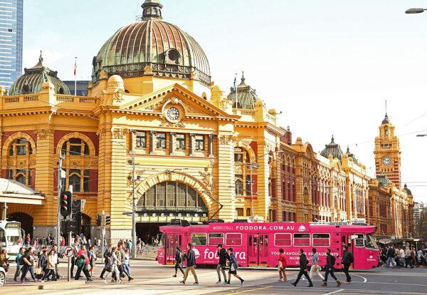Victorian Transport Minister Ben Carroll has said that the city will no longer allow horse-drawn carriages as they pose a safety risk for commuters, pedestrians and motorists in the city centre. A tram passes in front of Flinders Street Railway Station on August 18, 2016 in Melbourne, Australia. (Scott Barbour/Getty Images)