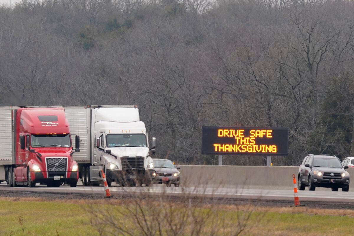 Vehicles travel in advance of Thanksgiving along I-70 near Lawrence, Kan., on Nov. 25, 2020. (Orlin Wagner/AP Photo)