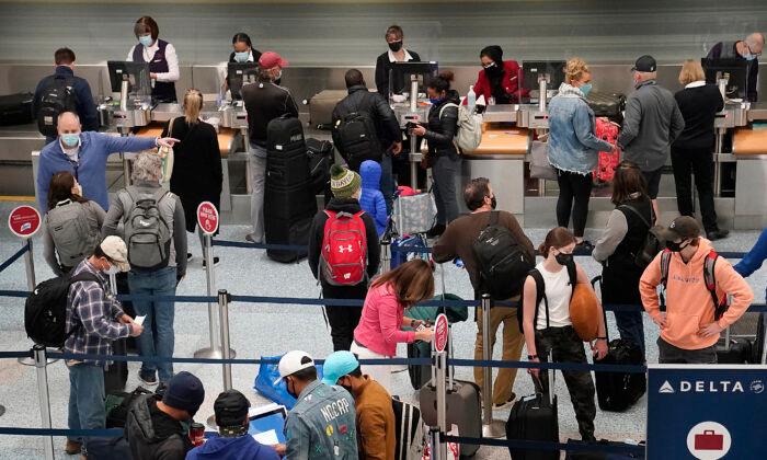 US Air Travel Sets Pandemic-Era Record as Millions Fly for Thanksgiving