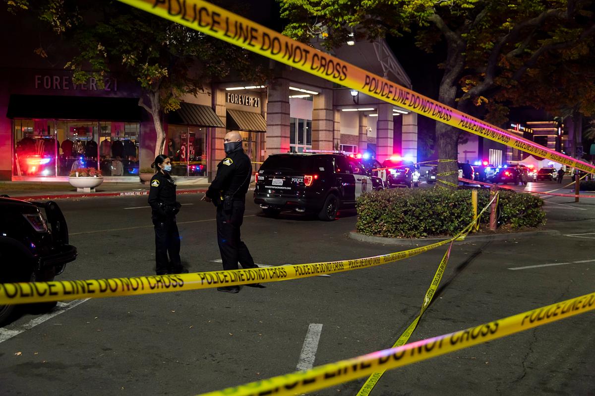 2 Shot, Killed at Northern California Mall on Black Friday