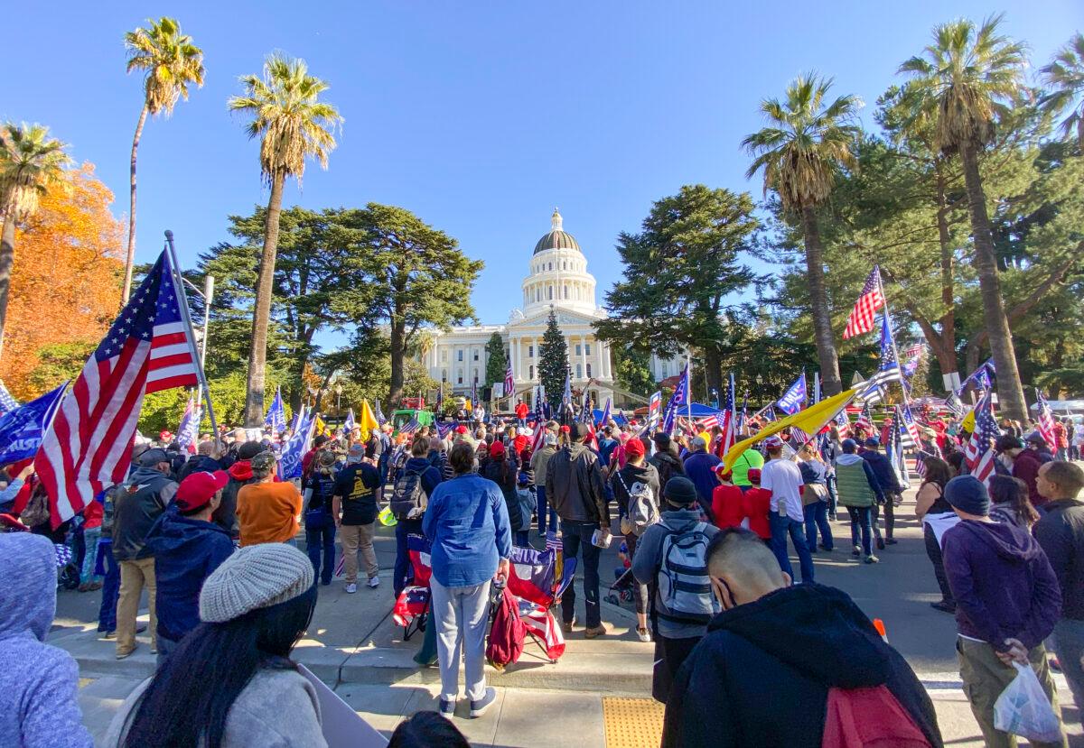 A crowd gathers at the State Capitol in Sacramento to protest against the statewide lockdown and election fraud on Nov. 28, 2020. (Ilene Eng/The Epoch Times)