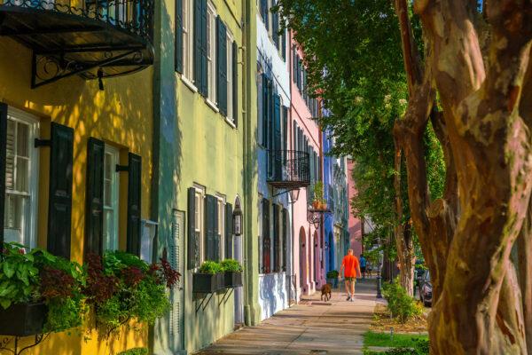 Rainbow Row, a cluster of colorful Georgian houses. (f11photo/Shutterstock)