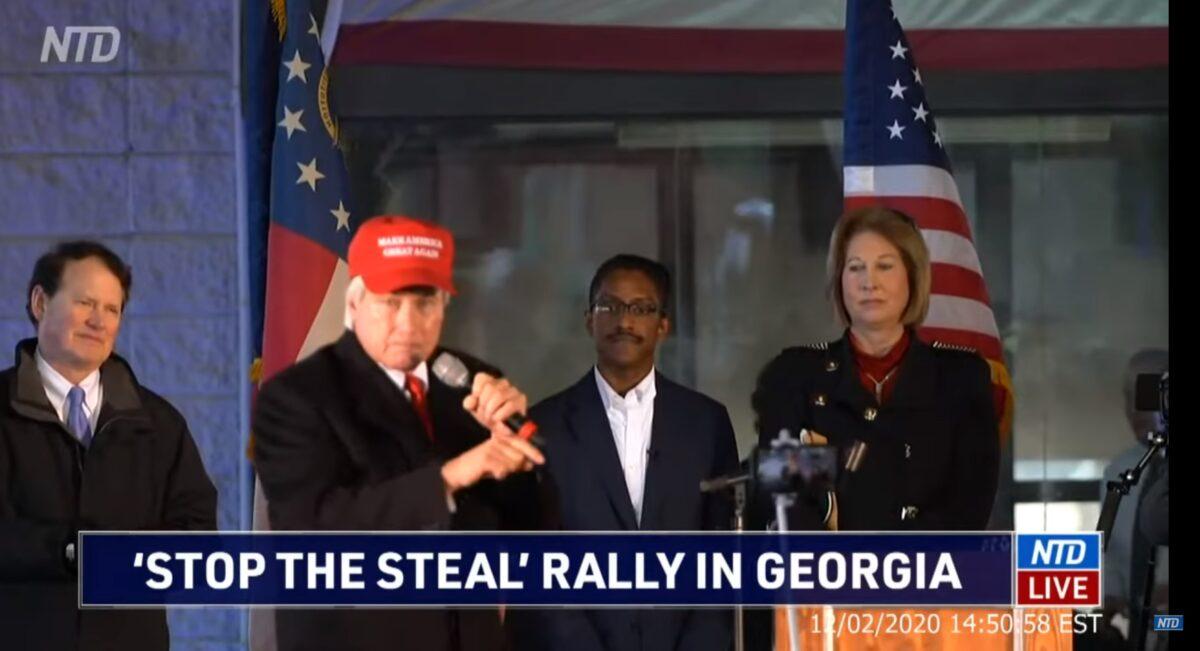 Lin Wood speaks at the "Stop the Steal" rally, as organizer Ali Alexander, second from right, and Sidney Powell, right, watch. in Atlanta, Ga., on Dec. 2, 2020. (NTD)