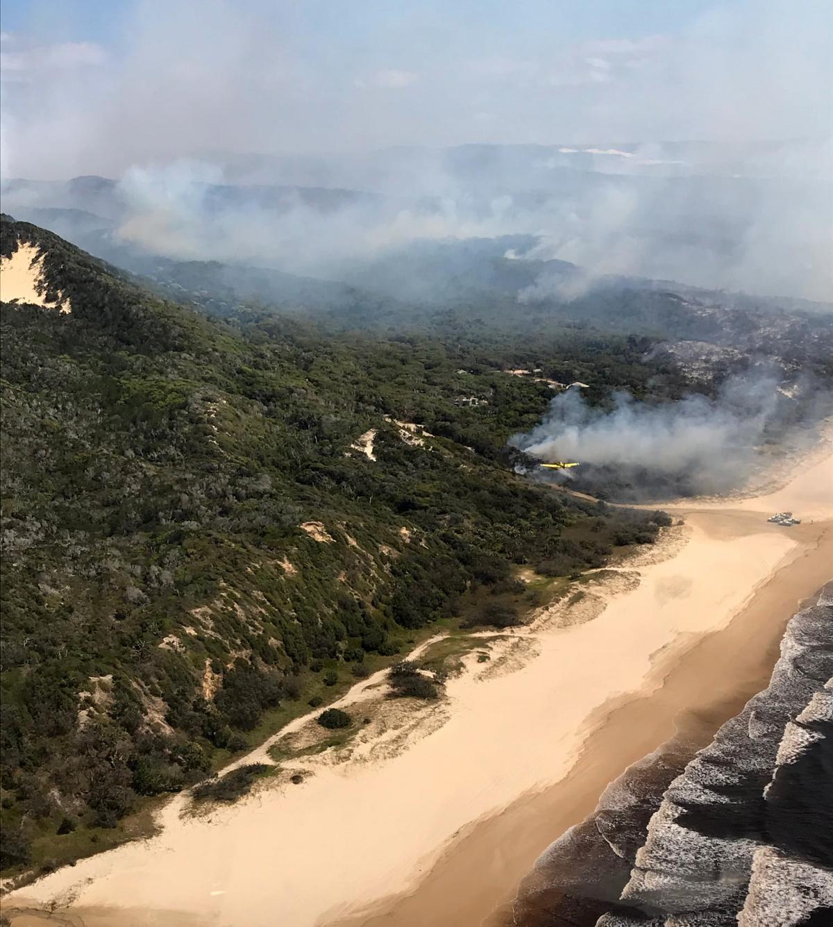 Fraser Island Burns, Workers Evacuated