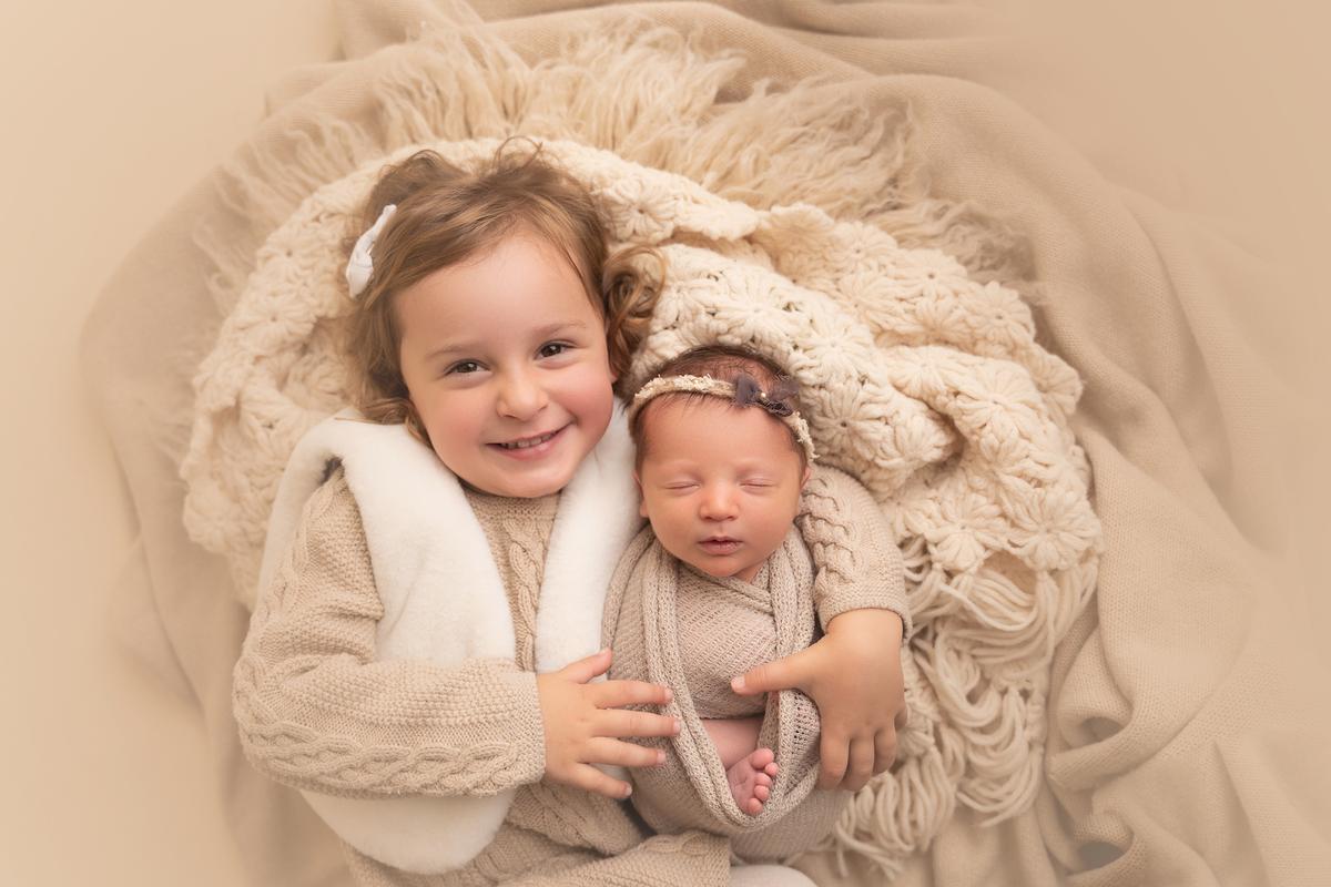 Molly Gibson and her sister, Emma. (Courtesy of <a href="https://www.haleighcrabtreephotography.com/">Haleigh Crabtree Photography</a>)
