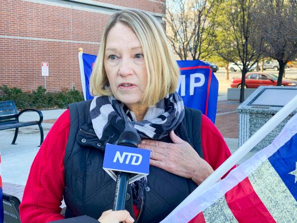 Tammy Saxe visits the Carson City Courthouse in Carson City, Nev., on Dec. 4, 2020, to show her support for election integrity. She had learned about the hearing on TV the day before. (Nancy Han/NTD)