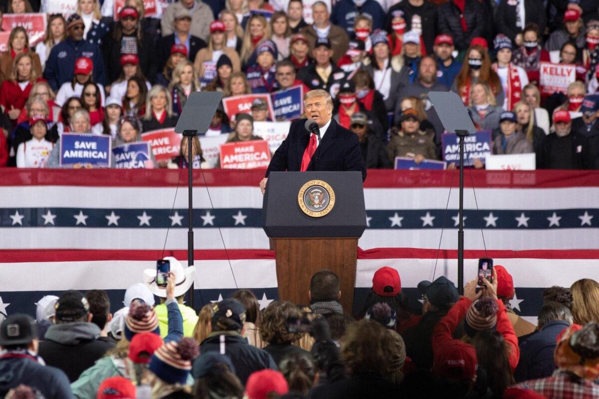 President Donald Trump attends a rally in support of Sen. David Perdue (R-Ga.) and Sen. Kelly Loeffler (R-Ga.) in Valdosta, Ga., on Dec. 5, 2020. (Lynn Lin/Epoch Times)