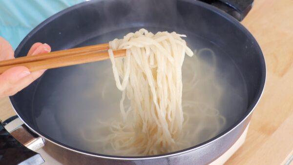 Cook the noodles in boiling water. (CiCi Li)