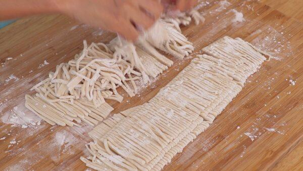 Unfold the noodles. (CiCi Li)