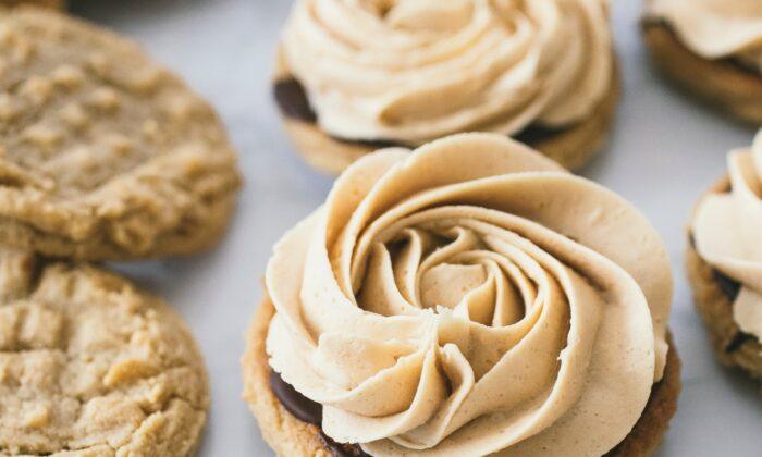 Peanut Butter Cookies With Peanut Butter Filling