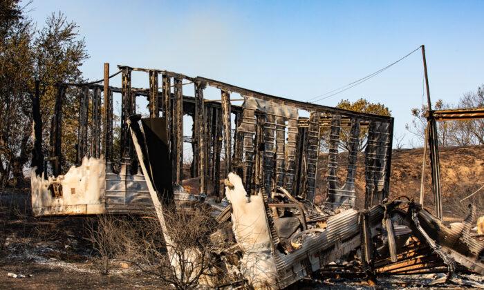 Rural Bond Fire Victims Say They Couldn’t Call for Help