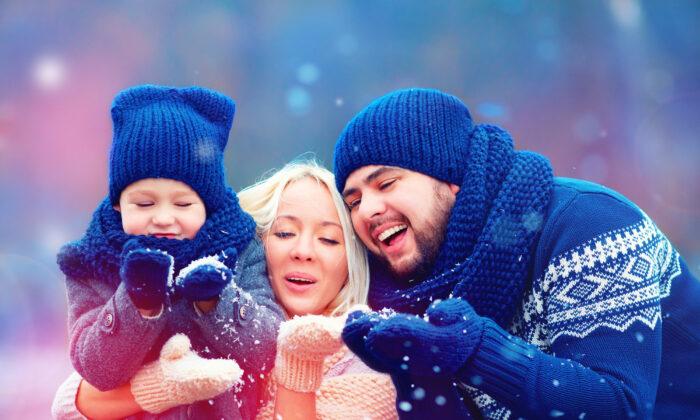 10 Simple Holiday Traditions to Enjoy With Your Family