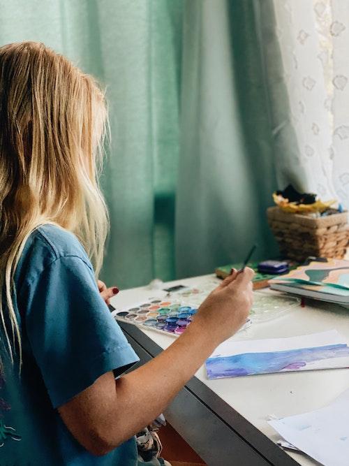 According to Leigh Bortins, a good preparation for academic learning involve activities that promote hand-eye coordination, an aspect of teaching children to control themselves. (Madalyn Cox/Unsplash)