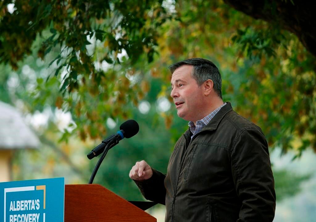 ‘Stronger Action:’ Many Businesses to Close as Alberta Tightens COVID Restrictions