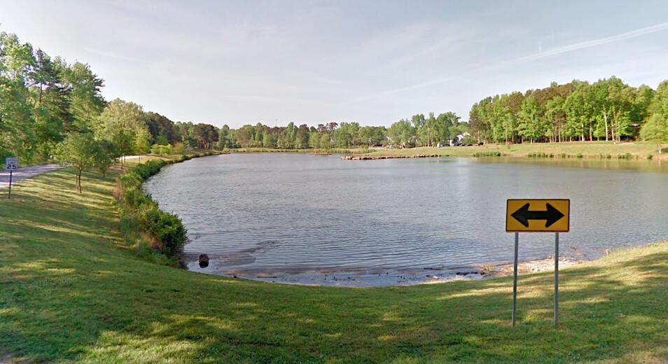 Oak Grove Lake, Greenville, S.C. (Screenshot/<a href="https://www.google.com/maps/@34.8468295,-82.2847231,3a,51.7y,203.31h,85t/data=!3m6!1e1!3m4!1s4dukEibSR1-hFc13Wt4MHQ!2e0!7i13312!8i6656">Google Maps</a>)