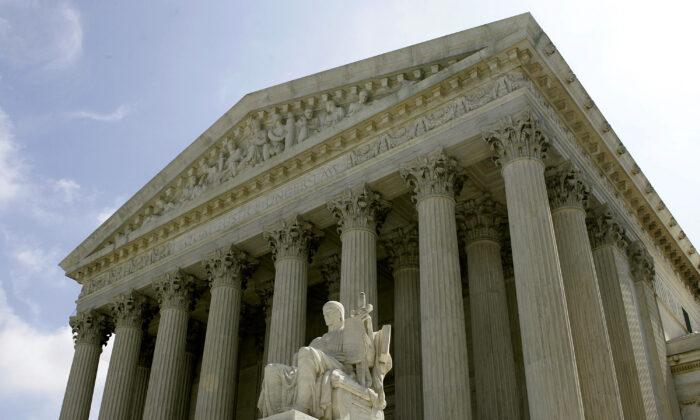 Supreme Court Rules Alabama Inmate Entitled to Clergy in Death Chamber, Puts Execution on Hold