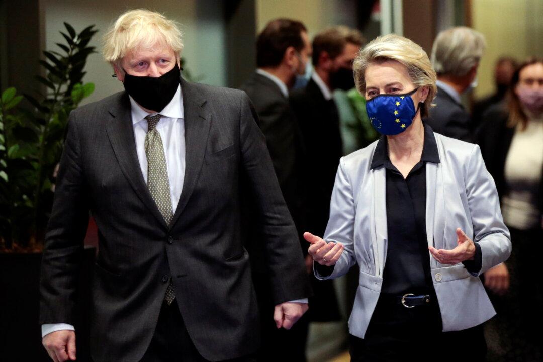 Boris Johnson Says Brexit Trade Talks in ‘Serious Situation’