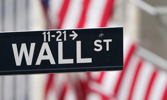 US Stocks Slip on Wall Street; S&P 500 Backs Off Record