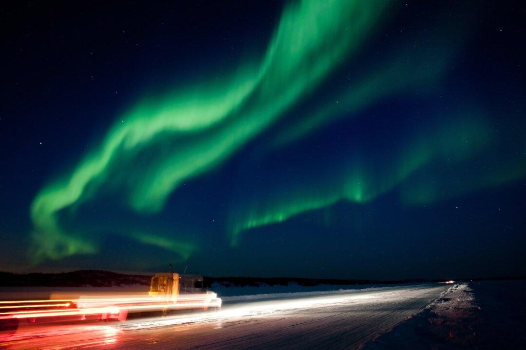 Geomagnetic Storm to Reach Peak Strength, May Cause ‘Weak Power Grid Fluctuations’