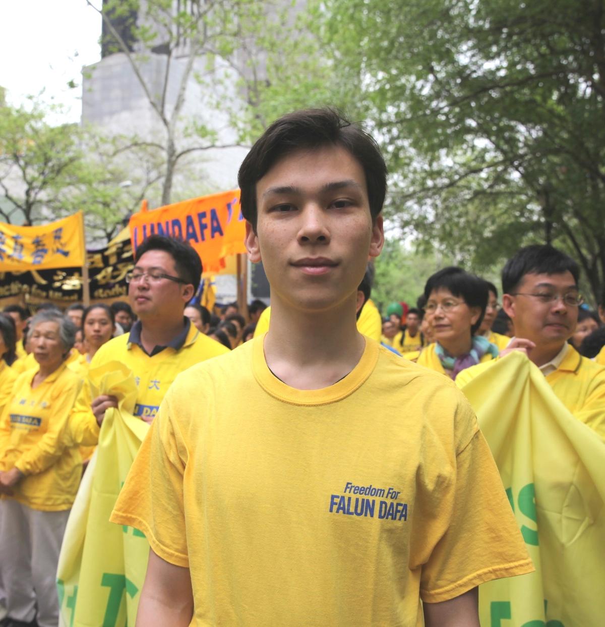 Hike Opfermann attending Falun Gong activities in New York City in 2016. (<a href="https://en.minghui.org/html/articles/2016/5/15/157018.html">Minghui.org</a>)