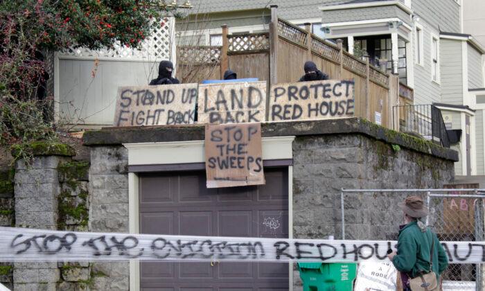 Portland Autonomous Zone Features Weapon Stockpiling, Armed Sentries: Police Chief