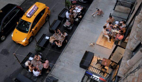<br/>People eat outside of LENA Winebar as restaurants are permitted to offer al fresco dining as part of phase 2 reopening during COVID-19 outbreak in the Lower East Side neighborhood of Manhattan in New York City, N.Y., on June 27, 2020. (Andrew Kelly/Reuters)
