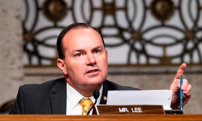 Lee Blocks Proposed Smithsonian Museums for Women, Latinos