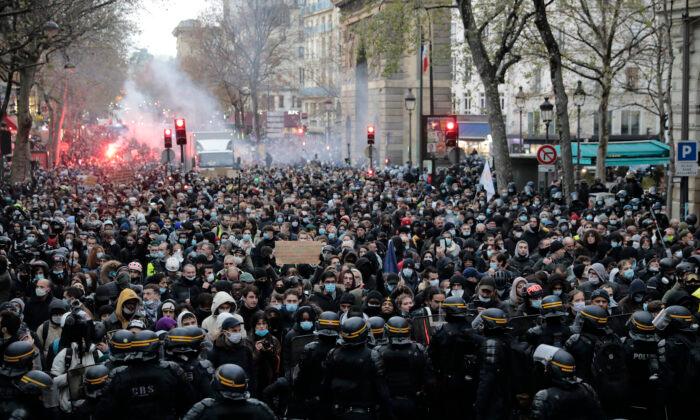 Thousands Protest Macron’s Security Bill in Paris, Over 100 Arrested