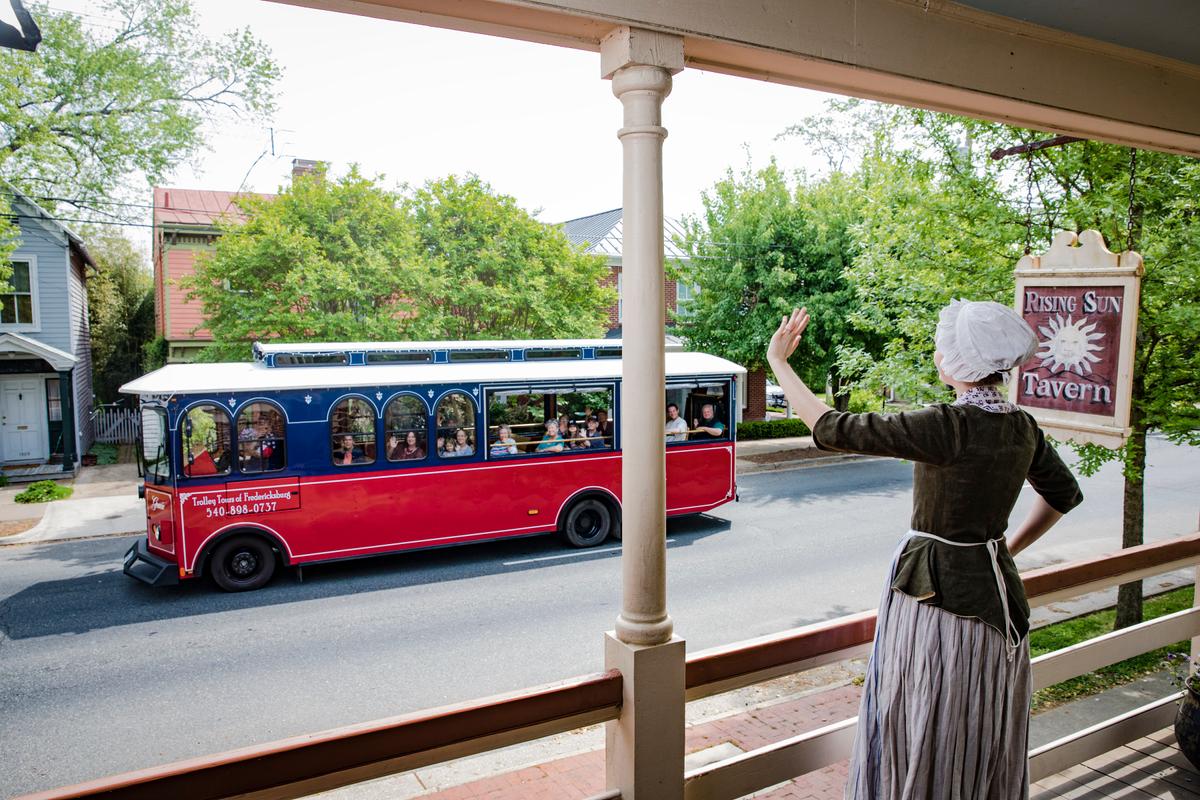 Waving from the Rising Sun Tavern. (Courtesy of City of Fredericksburg Tourism)