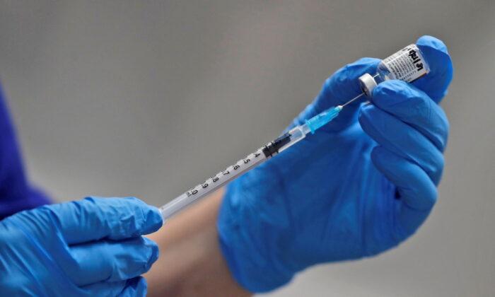 Some People Calling to Book Vaccinations Aren’t Eligible, Manitoba Says
