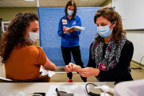 Health care workers take part in a rehearsal for the administration of the Pfizer COVID-19 vaccine at Indiana University Health in Indianapolis, Indiana, on Dec. 11, 2020 (Bryan Woolston/Reuters)